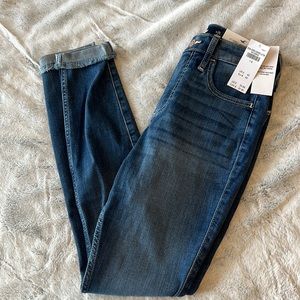 Hollister Curvy High-Rise Super Skinny Jean, Size 1S